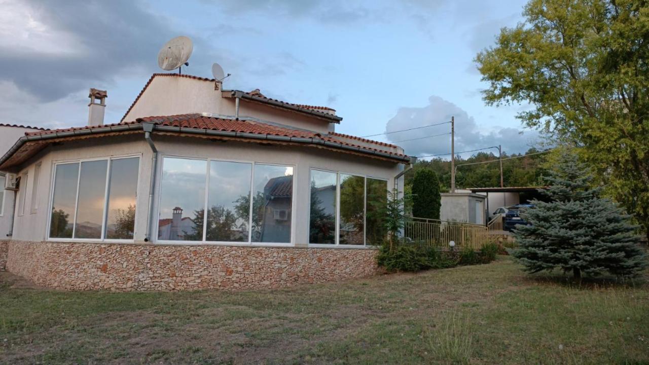 Villa Приятна Къща За Почивка Караколев 1 Obrochishte Exterior foto