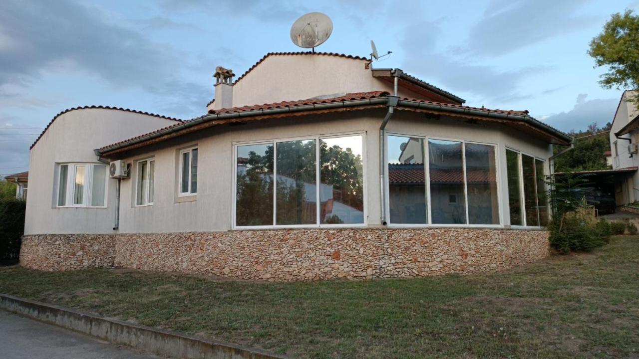 Villa Приятна Къща За Почивка Караколев 1 Obrochishte Exterior foto